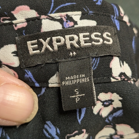 Women's Express Button Down Blouse - Picture 5 of 5